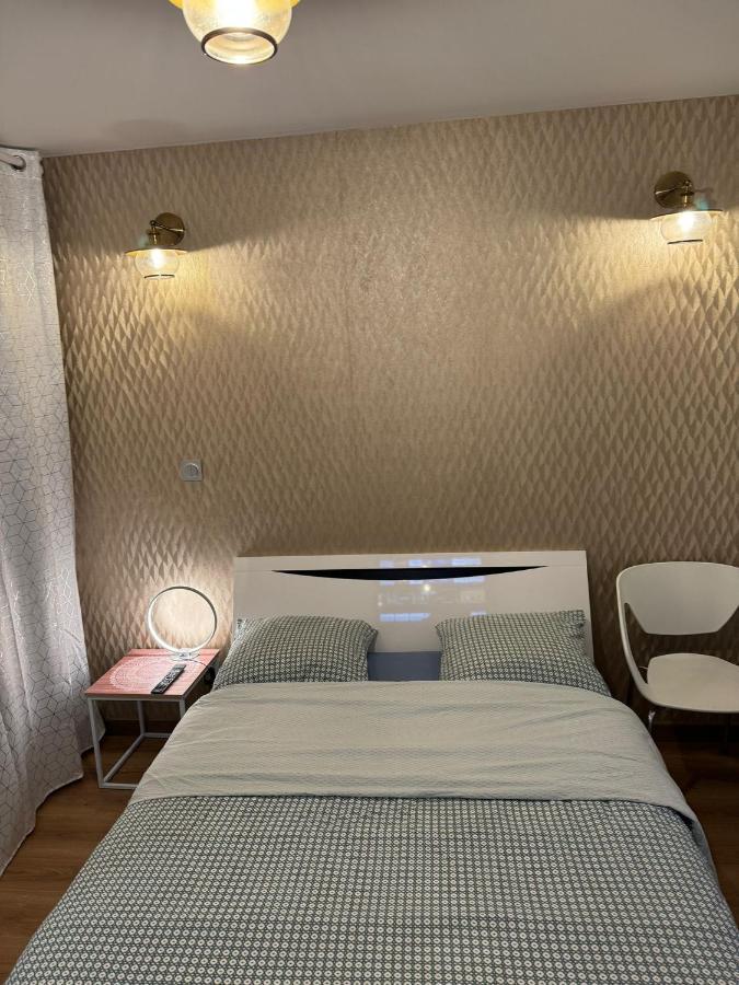 Chambre Privee/Climatisee+Tv /Petit Dejeuner Inclu/Tout Confort Nevers Esterno foto