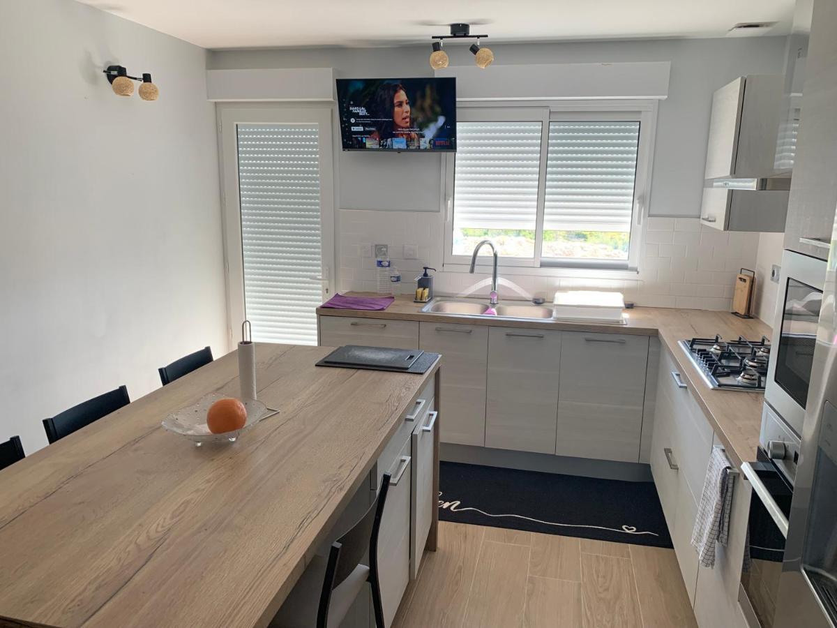 Chambre Privee/Climatisee+Tv /Petit Dejeuner Inclu/Tout Confort Nevers Esterno foto